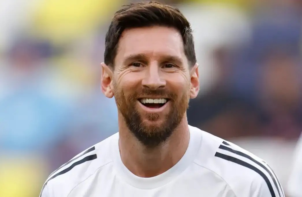 巴萨竞选疯狂画饼!丰特:梅西年底回归诺坎普退役,让他担任名誉主席和形象大使