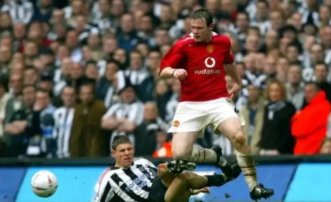 致敬联赛最后一尊大恐龙,他的球员生涯是半部英超历史